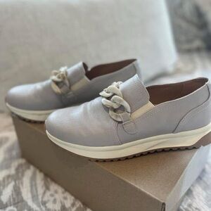 Women's Casual Slip-On Loafers with Chain Accent - taupe